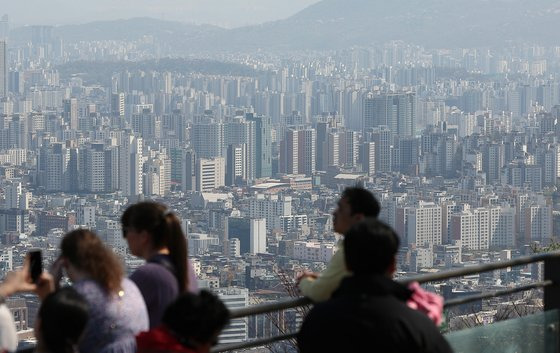 서울 남산에서 바라본 아파트 일대. 연합뉴스