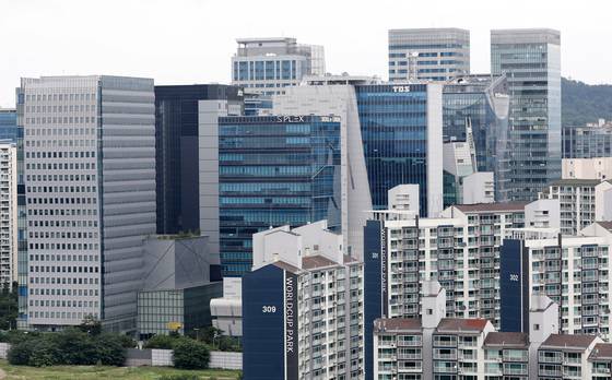 (서울=뉴스1) 이동해 기자 =사진은 21일 서울 마포구 공공 임대 기관 에스플렉스를 비롯한 상암동 오피스텔이 위치한 모습. 2022.7.21/뉴스1