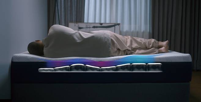코웨이가 지난해 12월 슬립 및 힐링케어 브랜드 '비렉스'(BEREX)를 론칭하며 매트리스 사업에 박차를 가하고 있다. 사진은 코웨이 비렉스 스마트 매트리스. /사진=코웨이