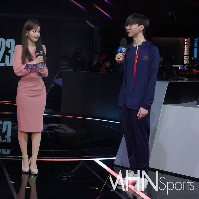 ⓒMHN스포츠 이솔 기자, 함예진 아나운서-PSG 탈론 정글러 '준지아' 위쥔자