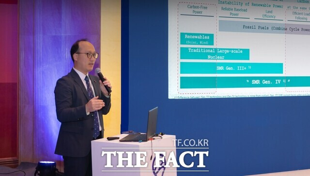 유성훈 DL이앤씨 플랜트 본부 전략기획 담당임원이 사우디 해수 담수청(SWCC)이 주최한 '국제 담수화 콘퍼런스'에서 'SMR 기술을 활용한 담수화 플랜트 탄소중립 비전'을 주제로 발표하고 있다. /DL이앤씨