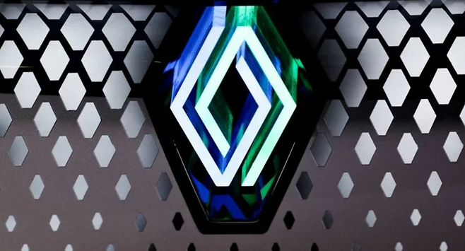 르노그룹이&nbsp; 2027년까지 30억 유로(4조2,879억 원)를 투자할 것이라고 발표했다.