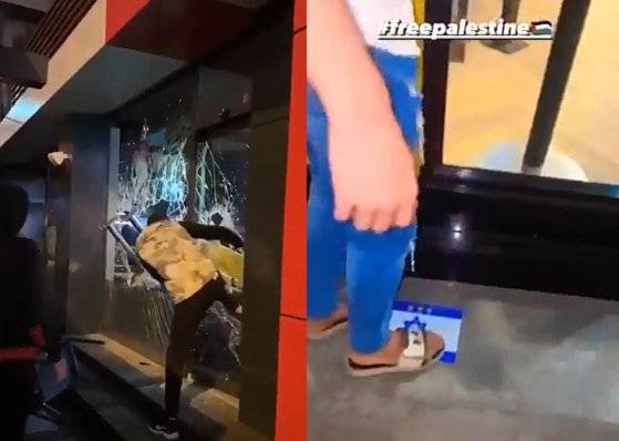 미국 햄버거 체인 맥도날드의 이스라엘 지부가 최근 자국군에 무료 음식을 제공한다고 발표하면서 아랍·이슬람권 곳곳에서 불매 운동이 번지고 있다. 튀르키예인들(왼쪽)이 지난 23일 이스탄불 맥도날드 지점 유리창을 부수고, 지하디스트(이슬람 성전주의자)들(오른쪽)이 지난 19일 인도 뭄바이 맥도날드 앞에서 이스라엘 국기를 짓밟고 있다. 사진 X(엑스) 캡처