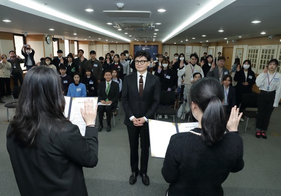 법무부는 지난 3월 17일 정부과천청사에서 제15기 법무부 국민기자단 위촉식을 열고 중·고등학생, 대학생, 일반인으로 구성된 국민기자 40명을 위촉했다. 사진 법무부