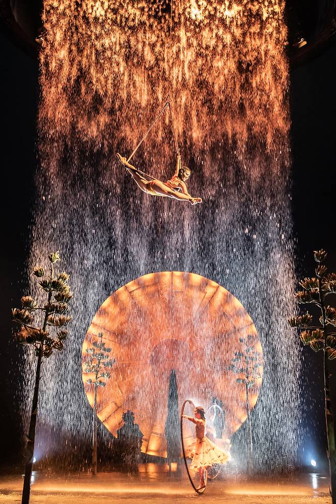 Cast members of “Luzia: A Waking Dream of Mexico" perform the "CYR Wheel and Trapeze" scene during a press conference in Seoul, Tuesday. (Mast International)