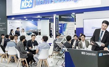 부산 ‘코마린 2023’에 고품질 선박도료 등을 출품한 KCC 부스. [회사 제공]