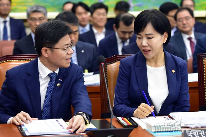 전현희 전 국민권익위원장(오른쪽). 윤창원 기자