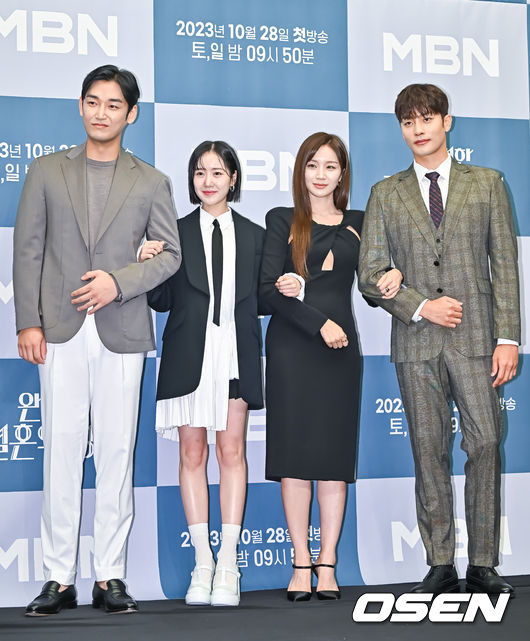 [OSEN=박준형 기자]배우 강신효와 진지희, 정유민, 성훈이 포즈를 취하고 있다.  2023.10.26  / soul1014@osen.co.kr