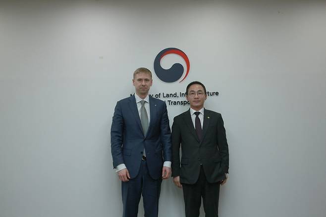 우크라이나 총리실 사무차관과 만난 김오진 국토1차관 [국토교통부 제공]