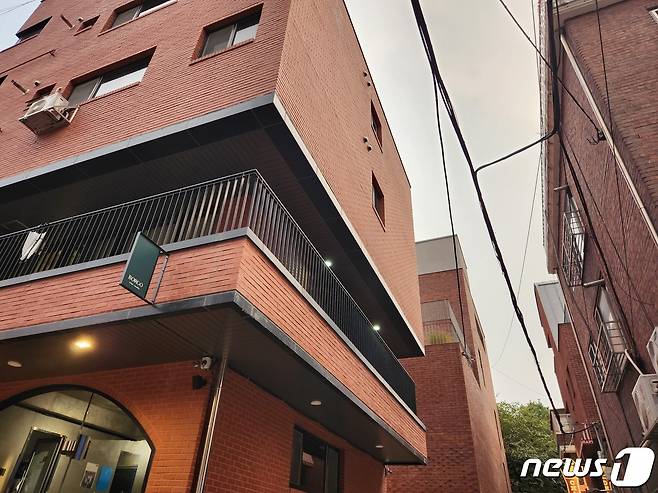 서울 성동구 성수동길에 붉은 벽돌로 건물이 지어진 모습. 2023.10.26/뉴스1 ⓒ News1윤다정