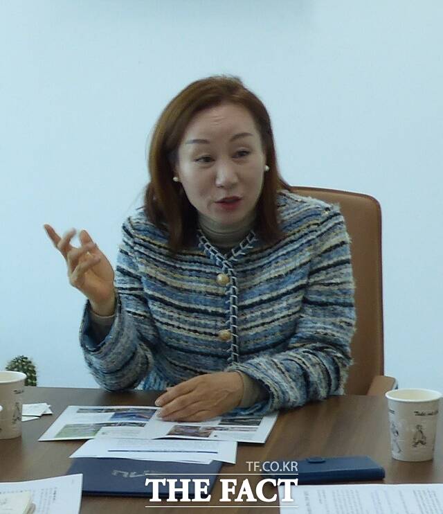 "도서관을 학생들이 오고 싶어하는 공간으로 만들고 싶었다"는 문선옥 경상국립대 도서관장./진주=이경구 기자