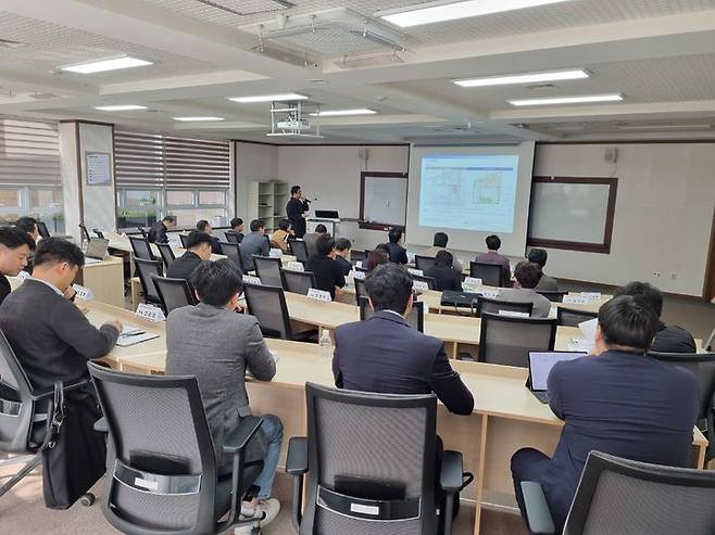 [안동=뉴시스] 지난 27일 경북교육청에서 내년도 스마트스쿨 사업에 대한 임대형민자사업 추진 실무협상 보고회가 열리고 있다.  (사진=경북교육청 제공) 2023.10.28 *재판매 및 DB 금지