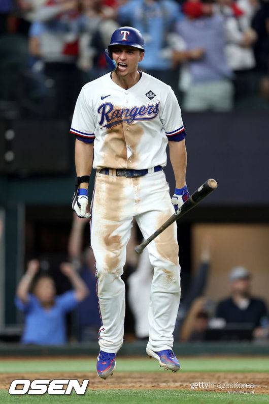 [사진] 텍사스 코리 시거가 9회 동점 투런 홈런 후 포효하고 있다. ⓒGettyimages(무단전재 및 재배포 금지)