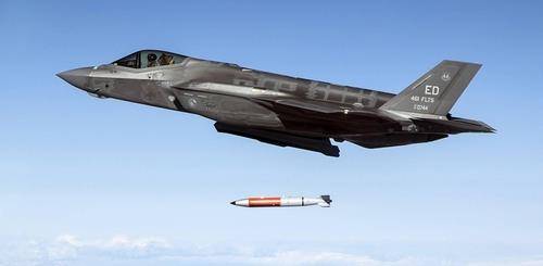 F-35 전투기에서 B-61 계열 폭탄을 투하하는 모습 [미 로스알라모스연구소 홈페이지 캡처. 재판매 및 DB 금지]