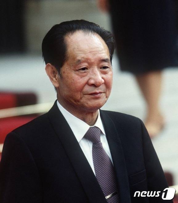 후야오방 전총서기 - 위키피디아 갈무리