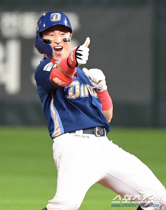 23일 인천 SSG랜더스필드에서 열린 NC와 SSG의 준PO 2차전. 8회초 1사 2루 손아섭이 1타점 2루타를 친 후 환호하고 있다. 인천=정재근 기자 cjg@sportschosun.com/2023.10.23/