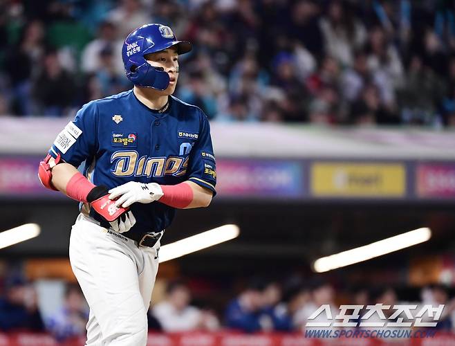 23일 인천 SSG랜더스필드에서 열린 SSG와 NC의 준PO 2차전. 4회초 선두타자로 나서 볼넷 출루하는 손아섭. 인천=송정헌기자 songs@sportschosun.com/2023.10.23/