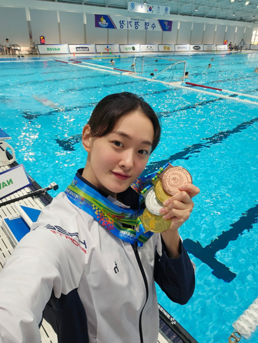 제104회 전국체육대회 수영 여자 일반부 배영 100m와 50m를 석권해 2관왕에 오른 김산하.안양시청 제공