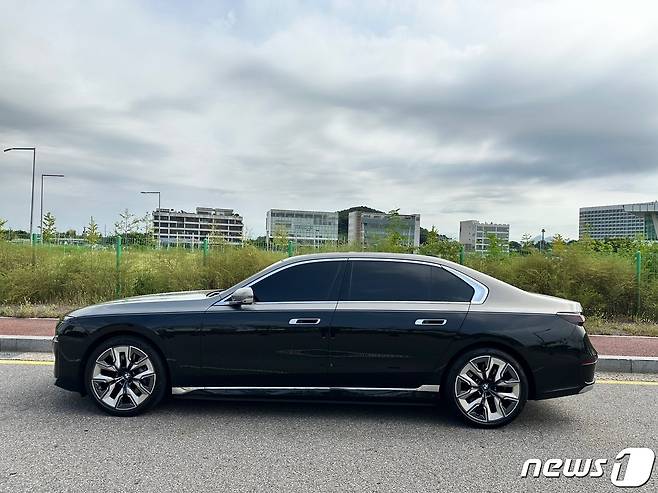 BMW 7시리즈의 순수 전기 모델 'I7'ⓒ 뉴스1 이동희 기자.