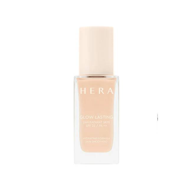 헤라 글로우 래디언스 파운데이션 - 스킨케어 성분 78%를 함유해 원래 수분 가득한 피부처럼 촉촉해 보이고 모공, 주름 등을 감추는 빛 반사 효과도 있는 가벼운 액상 제형. 30mL 7만원.