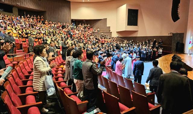 ▲ 민족통일강원특별자치도협의회가 주최하고, 민족통일동해시협의회가 주관한 ‘2023 민족통일 강원특별자치도대회 및 제54회 한민족통일문화제전 시상식’이 최근 동해문화예술회관에서 700여명이 참가한 가운데 열렸다.