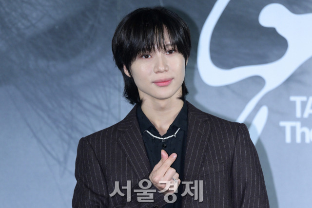 그룹 샤이니(SHINee) 태민이 30일 오후 서울 성동구 메가박스 성수에서 진행된 미니 4집 ‘길티(Guilty)’ 발매 기념 기자간담회에서 포즈를 취하고 있다. 김규빈 기자