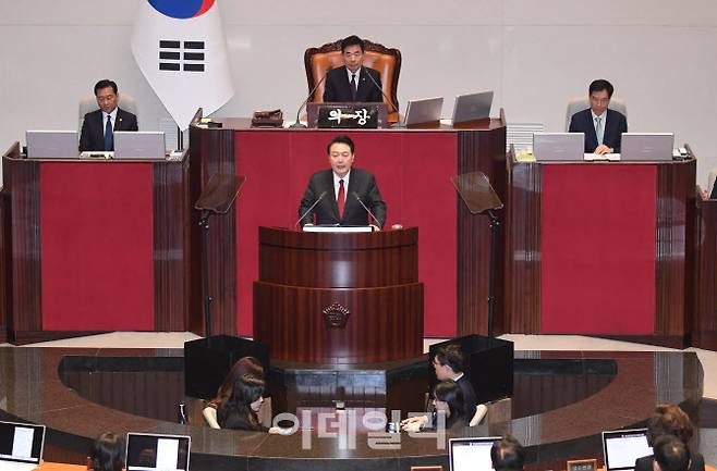 윤석열 대통령이 31일 오전 서울 여의도 국회 본회의장에서 2024년도 예산안 및 기금운용계획안에 대한 시정연설을 하고 있다.(사진=노진환 기자)