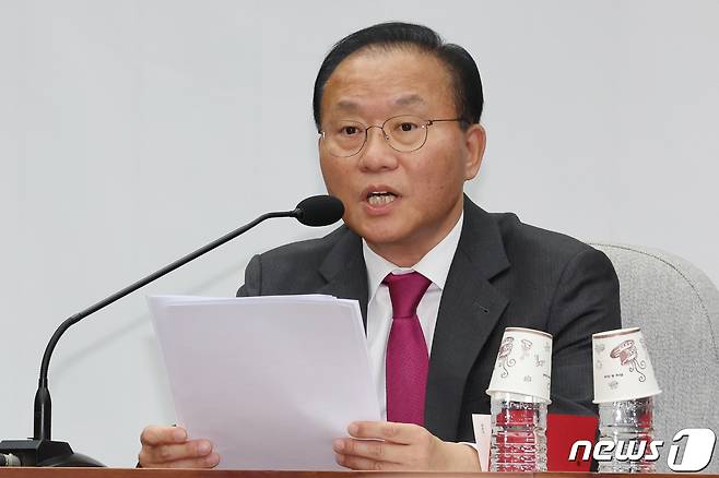 윤재옥 국민의힘 원내대표가 31일 오전 서울 여의도 국회에서 열린 원내대책회의에서 모두발언을 하고 있다. 2023.10.31/뉴스1 ⓒ News1 황기선 기자