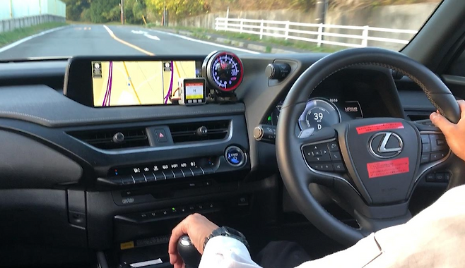 렉서스가 수동변속기를 장착한 전기차를 개발했다.