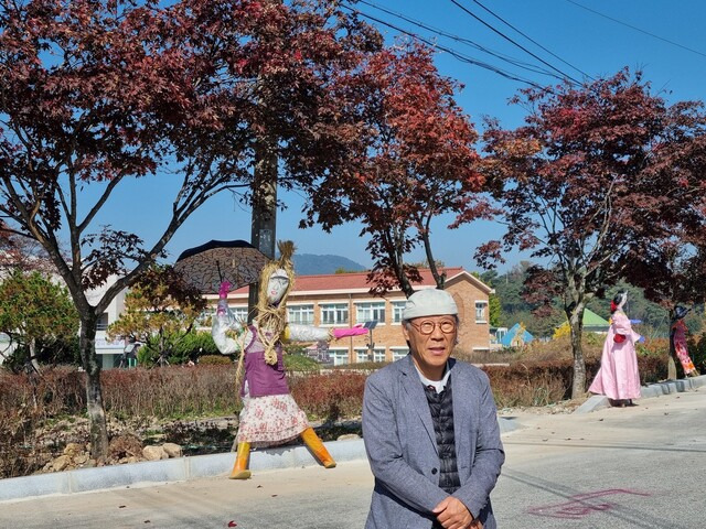 전북 남원 ‘보절아트페스타-제2회 하우스미술관’ 전시회를 맡은 김해곤 감독. 김 감독 제공