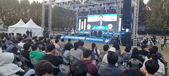 1일 영남대학교 천연잔디구장에서 '경상북도 청년박람회'가 열리고 있다. [사진=경북도청]