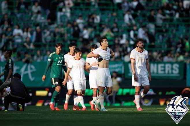 지난달 28일 전북과 포항의 리그 35라운드 대결에선 1대 1로 우열을 가리지 못했다. 프로축구연맹