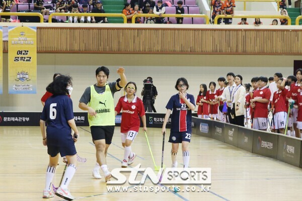 3일 오후 경기도 포천시에 위치한 대진대학교 체육관에서 '제16회 전국학교스포츠클럽 축전' 플로어볼 초등부 경기가 열렸다.