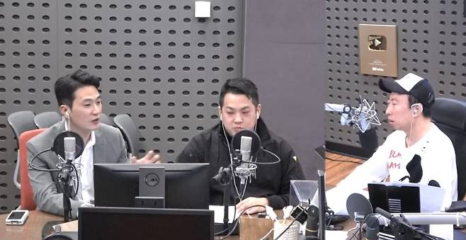 왼쪽부터 천호성 변호사, 크리에이터 카라큘라, 가수 겸 개그맨 박명수. (KBS 쿨FM 박명수의 라디오쇼 방송화면 캡처)