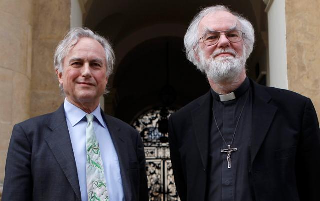 무신론의 대가인 리처드 도킨스(왼쪽)가 지난 2012년 영국 성공회의 최고 성직자인 로완 윌리엄스 대주교와 '신은 있는가'를 주제로 토론할 당시의 사진. 로이터 연합뉴스