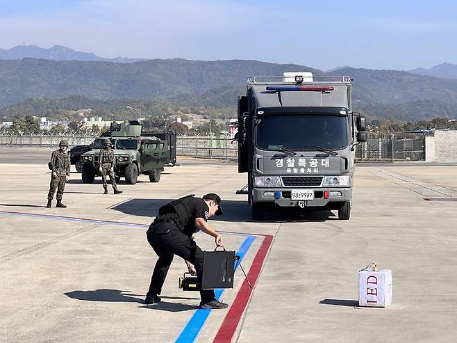 [대구=뉴시스] 한국공항공사 대구공항은 민·관·군·경 유관 기관 합동 '2023년 항공기 사고수습 및 대테러 종합훈련'을 실시했다. (사진 = 한국공항공사 대구공항 제공) 2023.11.05. photo@newsis.com *재판매 및 DB 금지