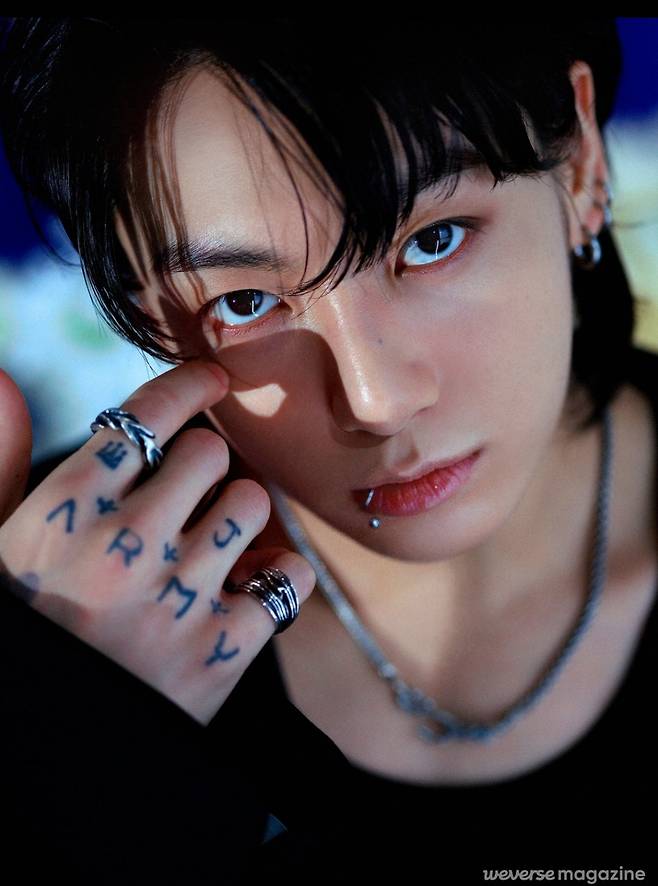 방탄소년단 정국, 美빌보드 글로벌 차트 '톱10' 3곡 진입..亞가수 최초·유일