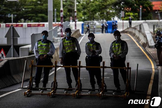 홍콩 시민들은 전통적으로 매년 반환일에 맞춰 수만명이 거리로 나와 평화시위를 열었으나 최근 몇년간 코로나19 방역과 2020년 제정된 국가보안법에 따른 단속 강화로 거리시위는 자취를 감췄다. ⓒ AFP=뉴스1 ⓒ News1 정윤영 기자