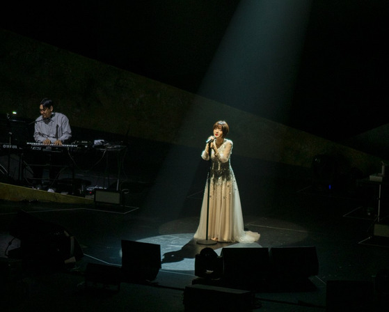 Indie singer Sim Gyu-seon performs on stage during ″The World Before Us″ concert held on Saturday at Woori Art Hall, southern Seoul [GYU / MOTIVE PRODUCTION]