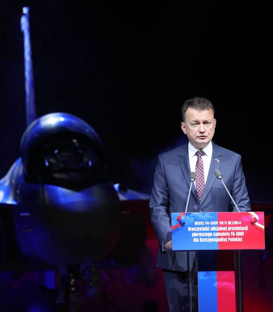 마리우시 브와슈차크 폴란드 부총리 겸 국방부 장관이 6월 7일 오전 경남 사천시 한국항공우주(KAI)에서 열린 폴란드 FA-50GF 1호기 출고행사에서 발언하고 있다. 연합뉴스(한국항공우주산업 제공)
