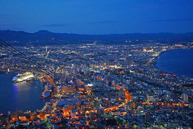 하코다테에서 반드시 봐야 할 것으로 꼽히는 하코다테 전망대의 야경