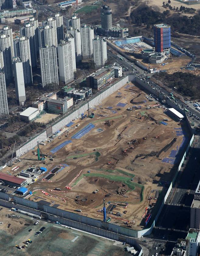 서울 송파구 롯데월드타워 서울스카이에서 바라본 잠실진주아파트 재건축 공사현장의 모습이 보이고 있다.(사진=뉴스1)
