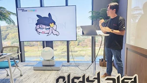 - 레니의 귀여운 메롱이 인상적이다