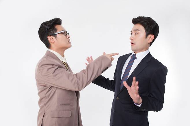 쉽게 당황하는 사람들이 그렇지 않은 사람들에 비해 실제로는 더 신실하고 관대한 것으로 나타났다. [사진=클립아트코리아]