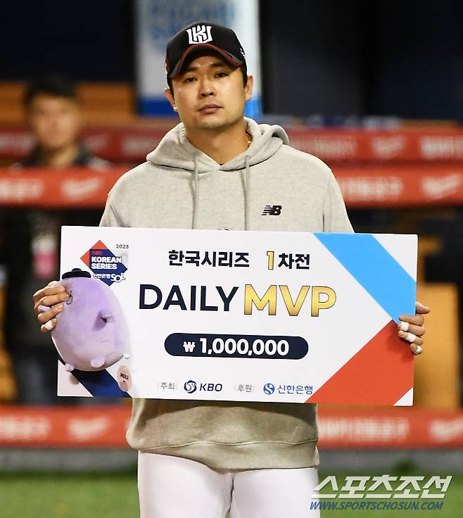 경기 MVP에 선정된 문상철. 잠실=박재만 기자 pjm@sportschosun.com