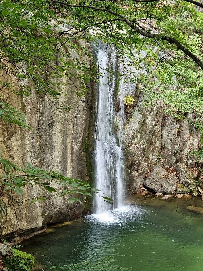구송폭포는 주변에 소나무 아홉 그루가 있어 붙여진 이름으로, 춘천의 3대 폭포의 하나다ⓒ