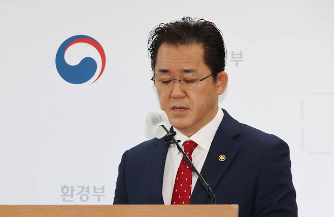 임상준 환경부 차관이 7일 오전 세종시 정부세종청사에서 지난해 11월 시행된 일회용품의 규제 계도기간 종료에 따른 향후 관리 방안을 설명하고 있다. [연합]