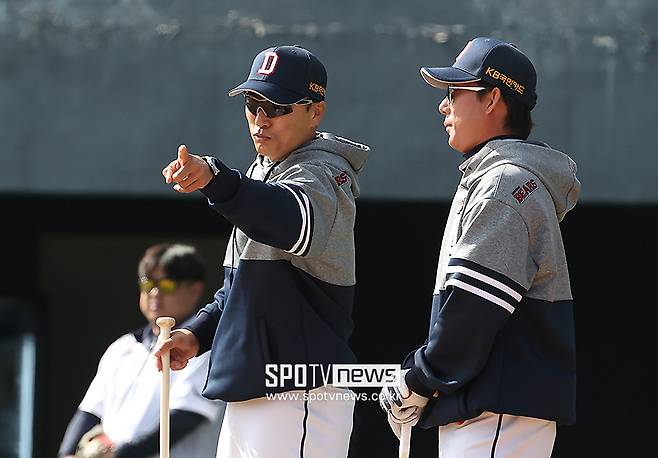▲ 두산 이승엽 감독 고영민 코치 ⓒ곽혜미 기자