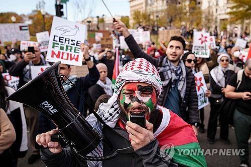지난 4일 워싱턴 D.C.에서 벌어진 팔레스타인 지지 시위 모습 [AFP 연합뉴스 자료사진. 재판매 및 DB 금지]
