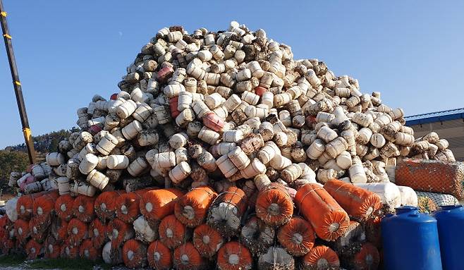 수거된 스티로폼(발포폴리스티렌) 부표.(사진=해양수산부)